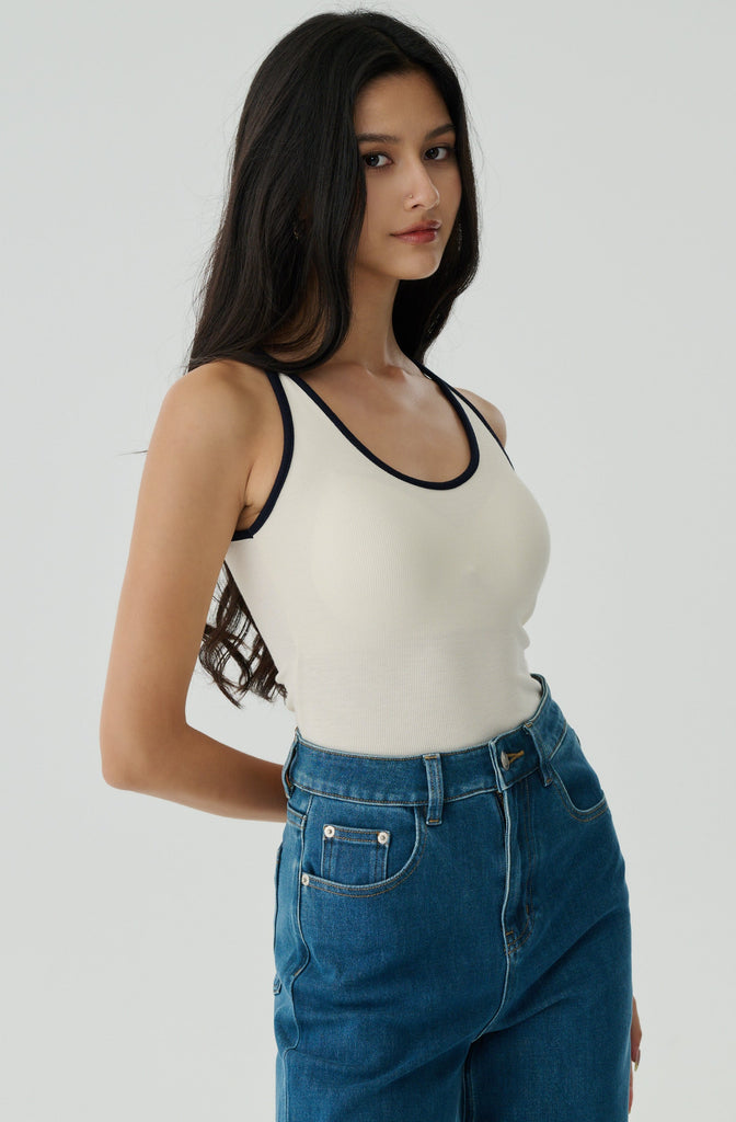 Sporty and chic bra top in beige