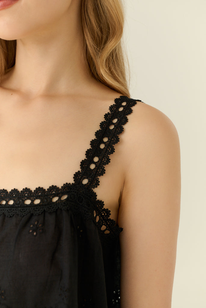 Embroidered cotton top in black