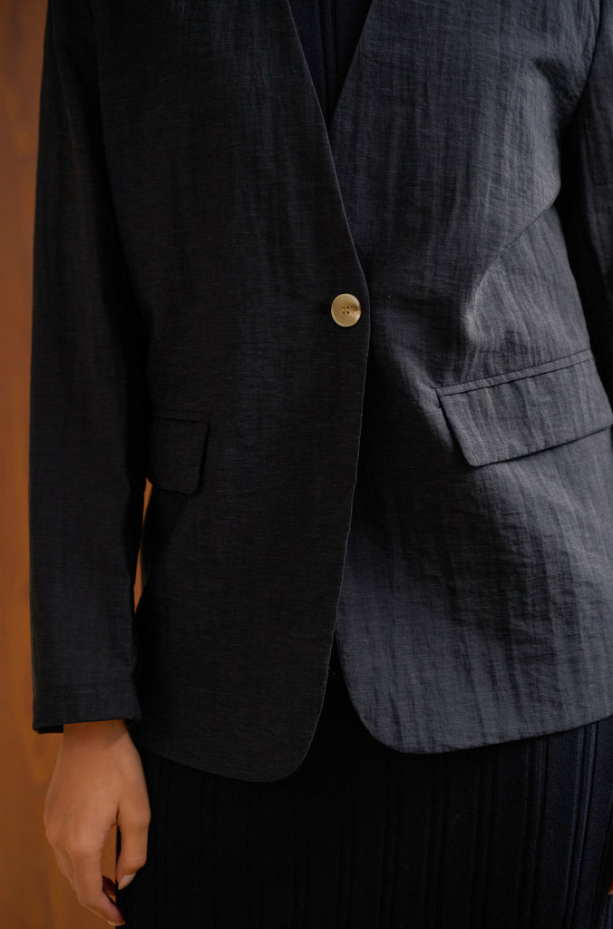 Runner up blazer in black