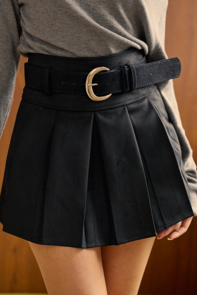 Knowing you suede pleated skirt with belt