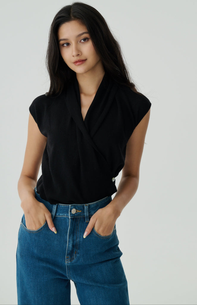 Keep in line cooling knit top in black