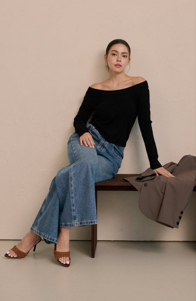 Lovely in gorgeous knit top in black