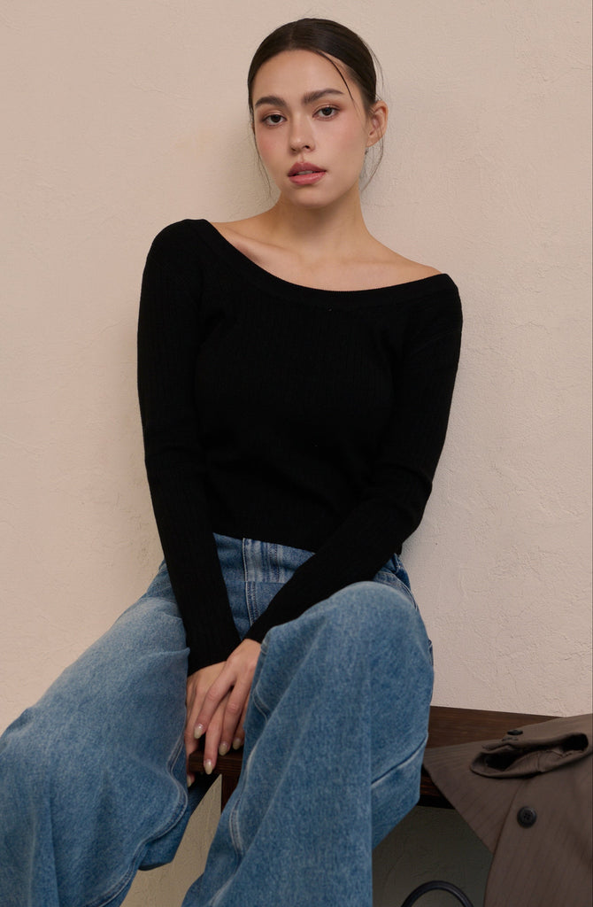 Lovely in gorgeous knit top in black