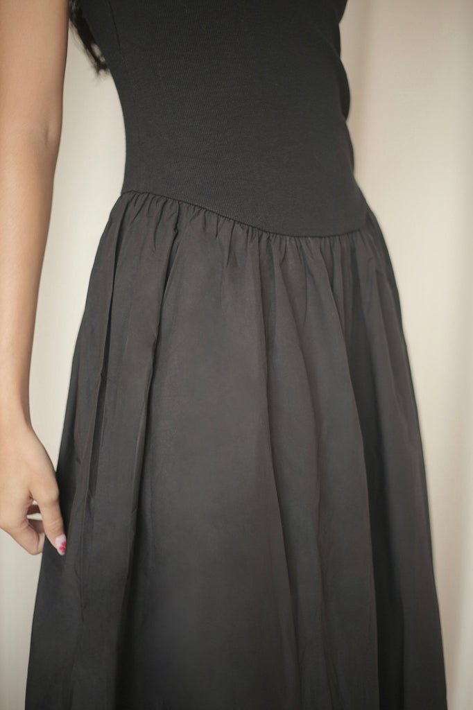 Love me more elastic dress in black