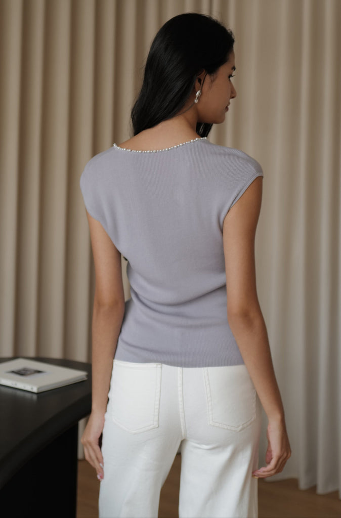 Trim pearl neck knit sleeveless top in blue