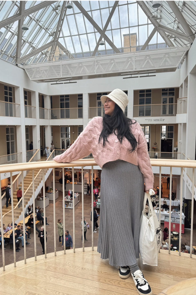 Museum outfit pleated knit skirt in grey