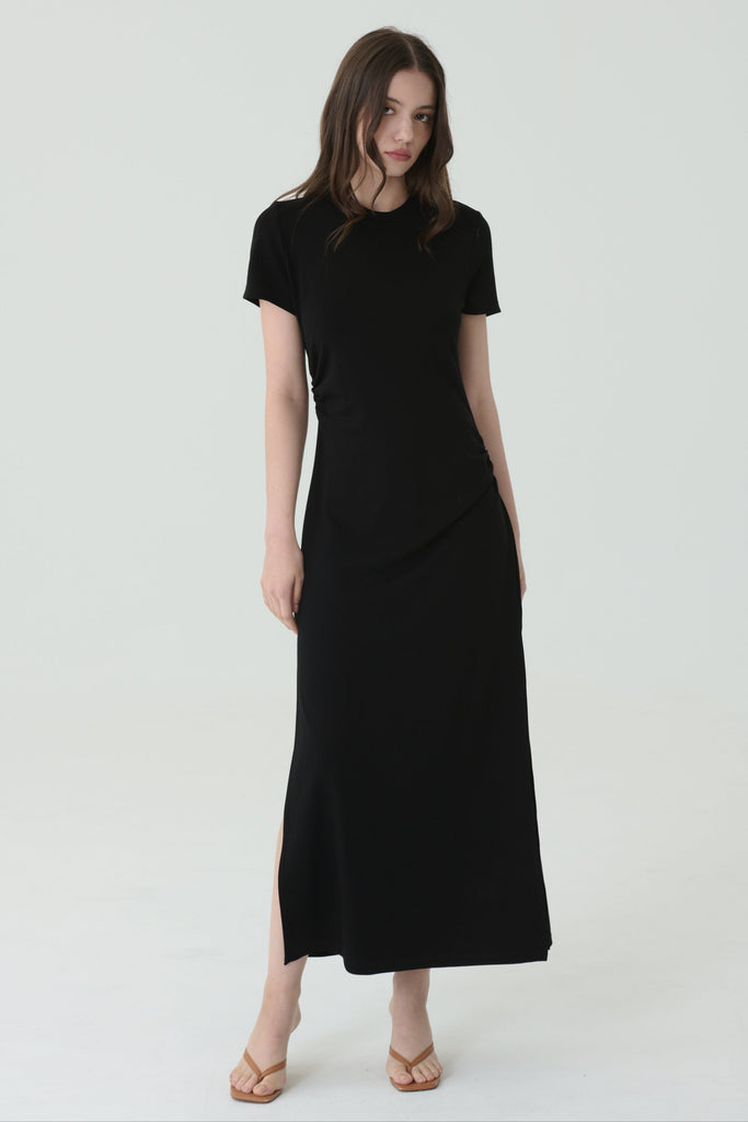 Midnight curve dress in black