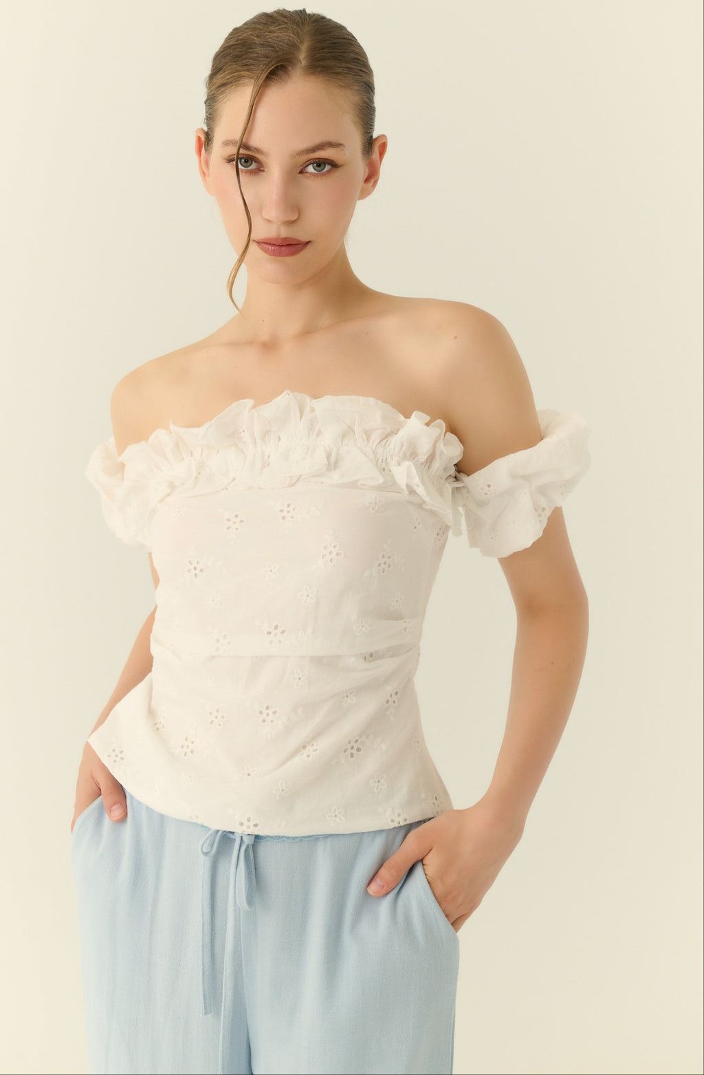 Summerwood off shoulde cotton top in white