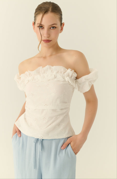 Summerwood off shoulde cotton top in white