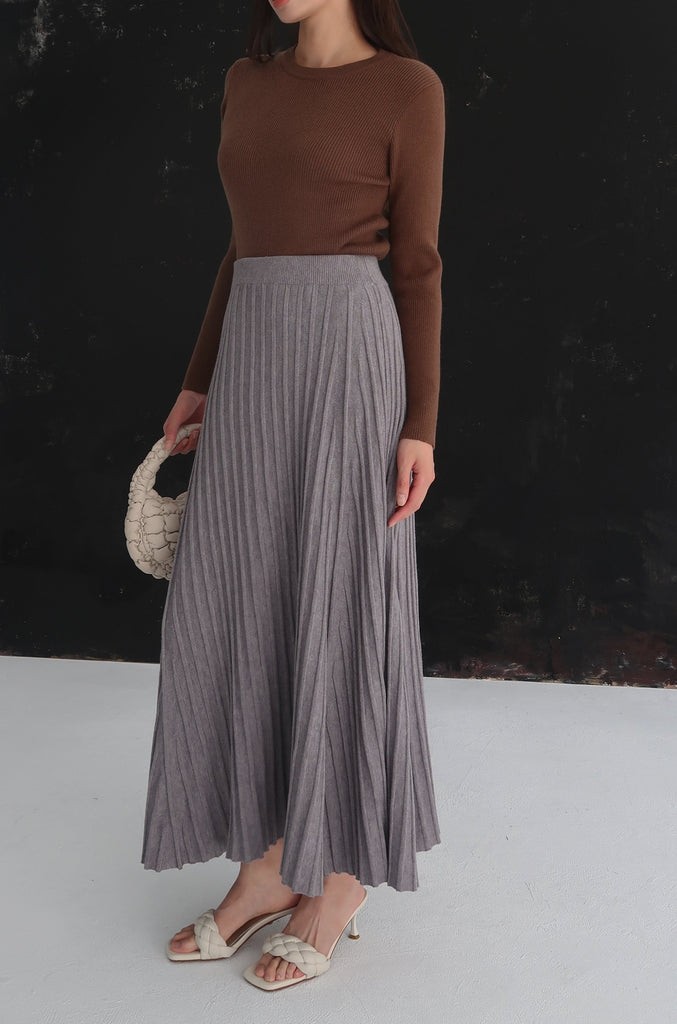 Lost in love pleated knit skirt