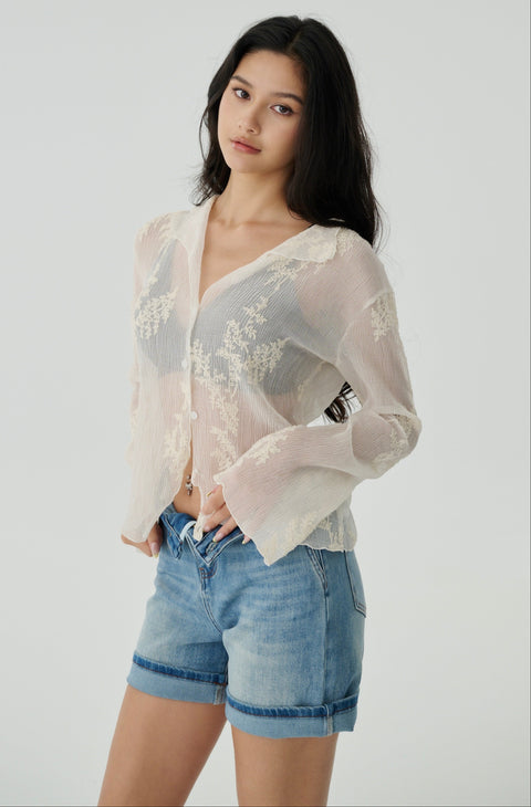 Embroidery lace top in white