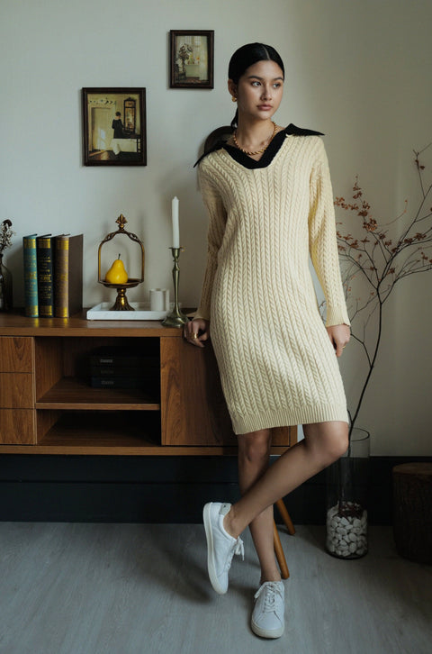 Charming knit dress in beige