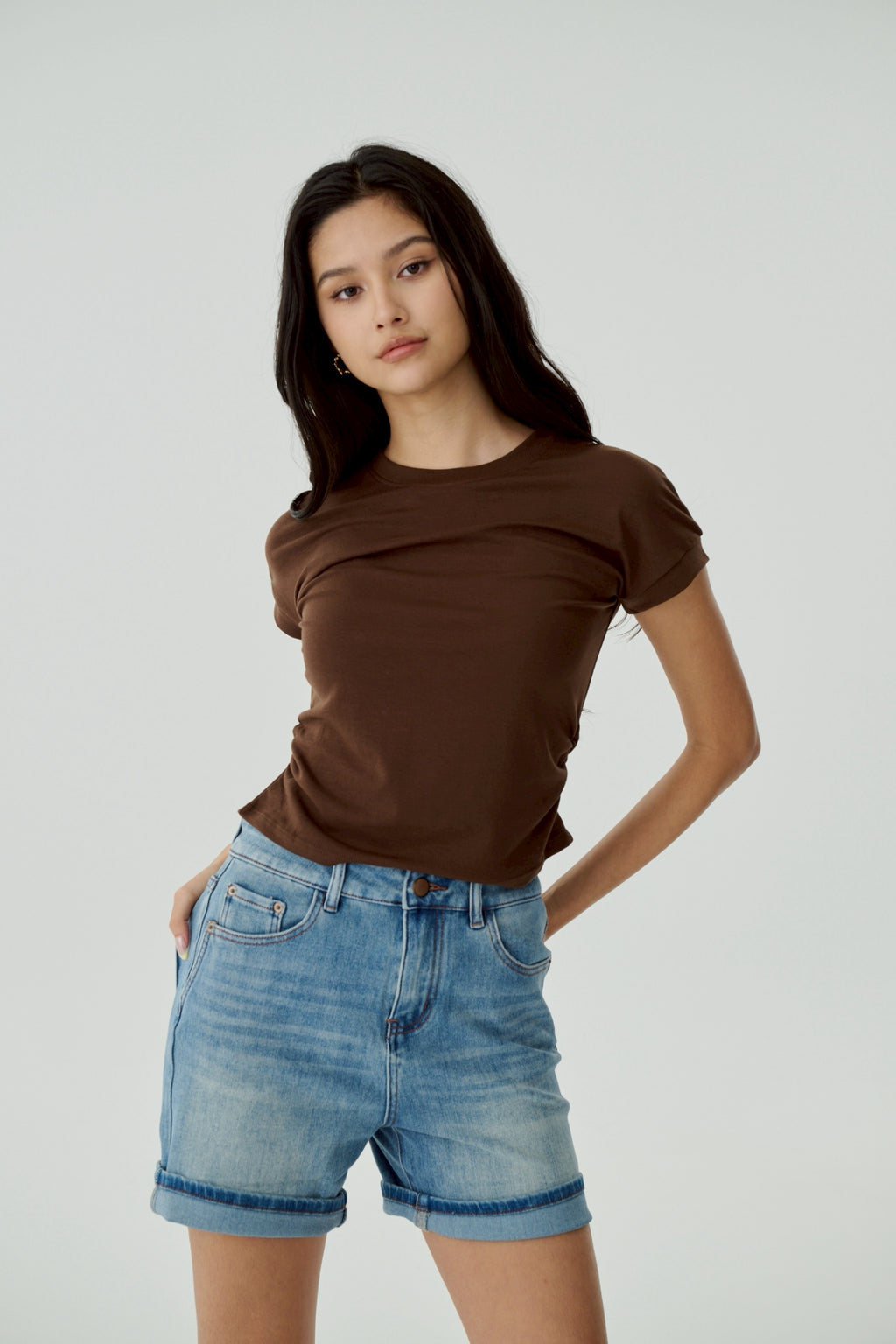 Side ruching elastic top in brown